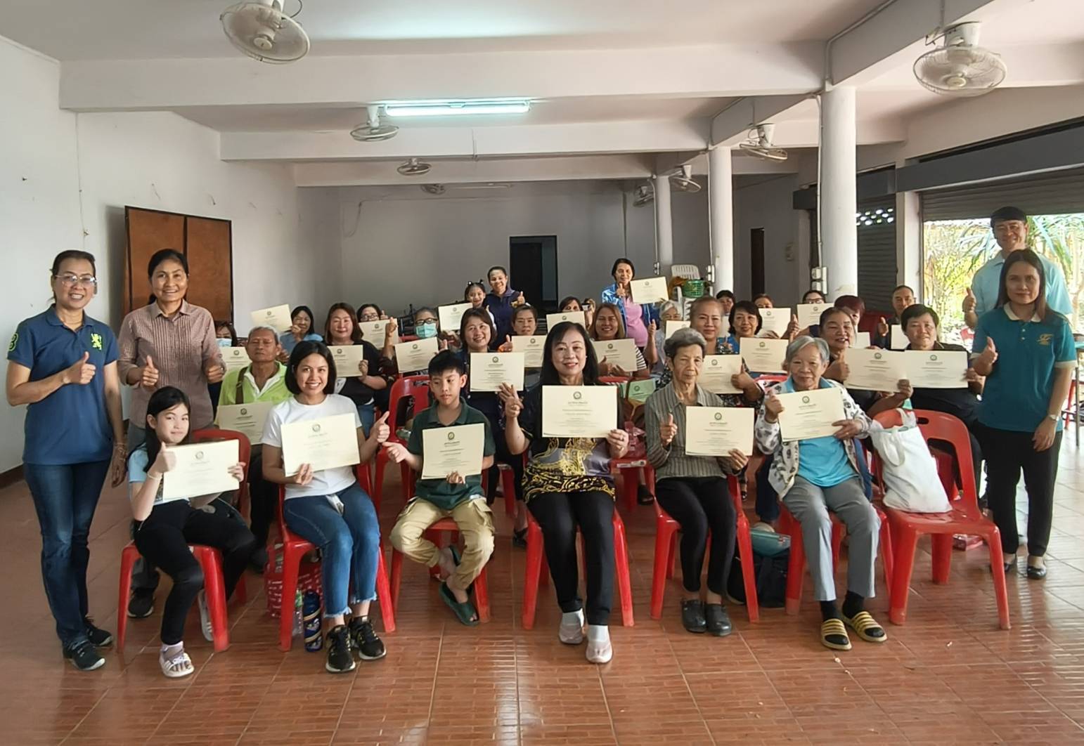 งานวิจัยและบริการวิชาการได้จัดกิจกรรม ฝึกอบรม“การปลูกผักปลอดภัยแบบครบวงจร” เรื่อง นวัตกรรมการเพาะต้นอ่อน ภายใต้โครงการ การถ่ายทอดองค์ความรู้การผลิตผักและเห็ดปลอดภัยแบบครบวงจรให้แก่เกษตรกรในชุมชน