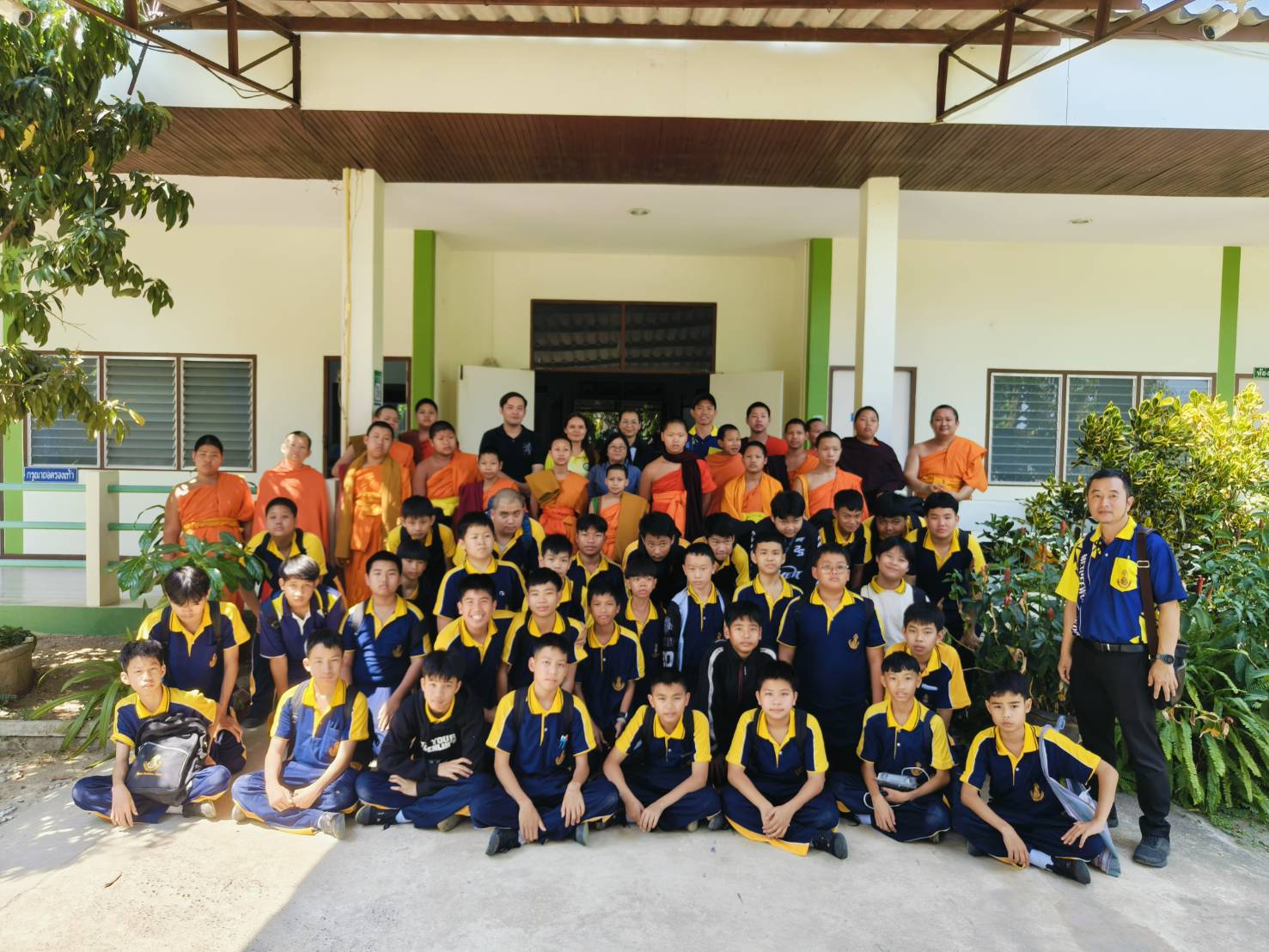 โรงเรียนเมธีวุฒิกร “วัดพระธาตุหริภุญชัย” ได้นำนักเรียนระดับชั้นมัธยมศึกษาปีที่ 1 จำนวน 141 คน ครูผู้ควบคุมดูแล จำนวน 9 คน เข้าศึกษาดูงาน ฐานไม้ผล ณ สาขาไม้ผล