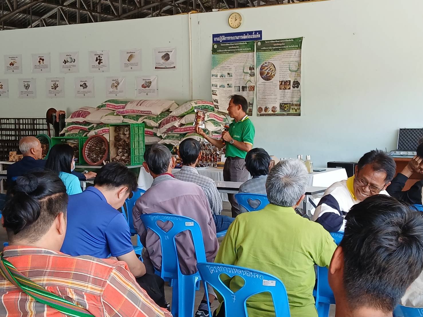 งานส่งเสริมการเกษตร เทศบาลตำบลบ้านแม อำเภอสันป่าตอง จังหวัดเชียงใหม่ ได้จัดโครงการอบรมตามหลักเศรษฐกิจพอเพียง ประจำปีงบประมาณ 2568